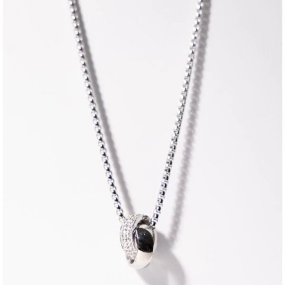 Luxury Stainless Steel Interlocking Pendant Necklace for Women